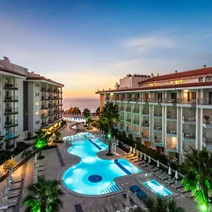 Ramada & By Wyndham Отель Кушадасы